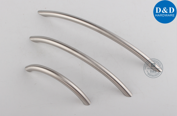 Solid Curve Furniture Handle-D&D Hardware