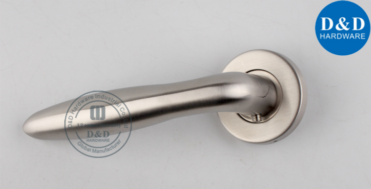 Chrome Lever Door Handle-D&D Hardware