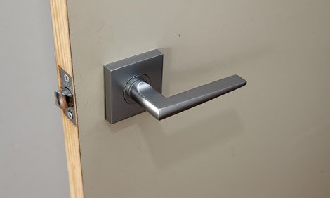 Installation of stainless steel door handle