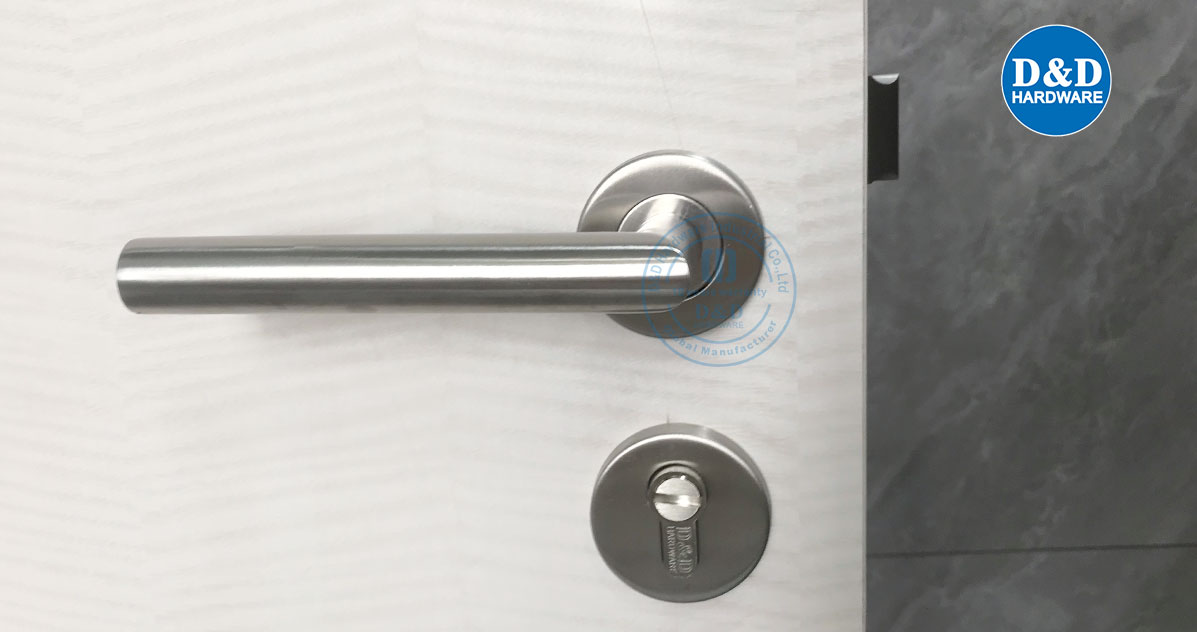 CE door handle